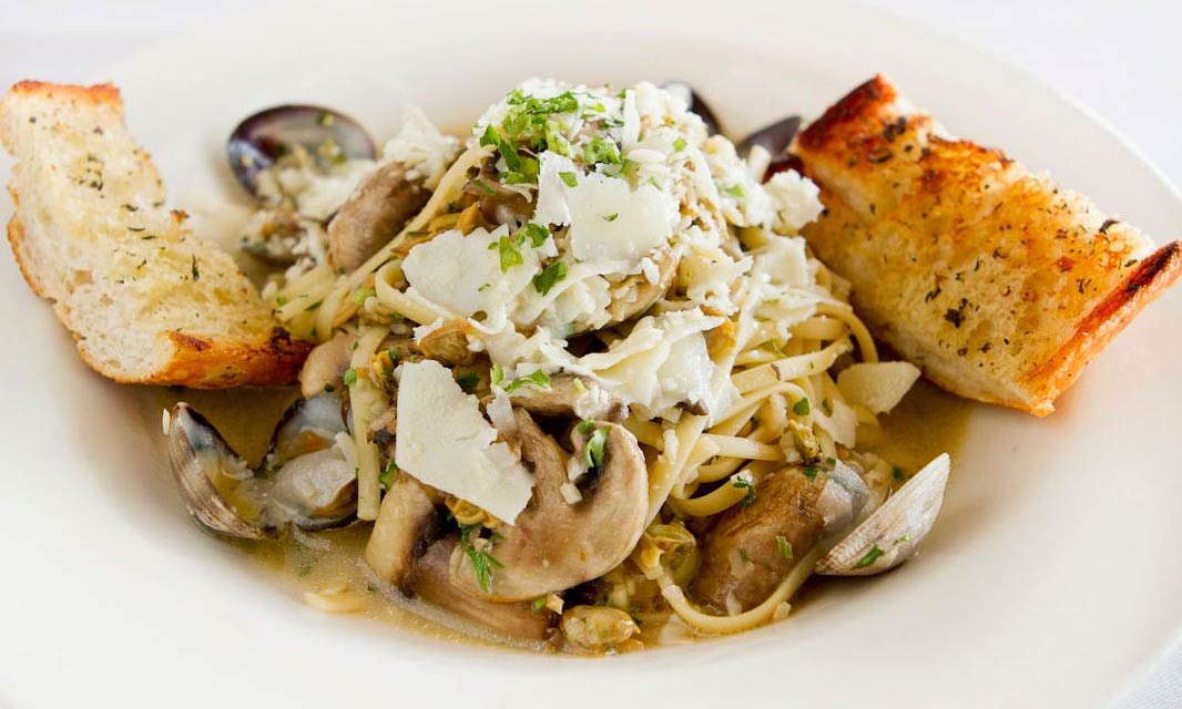 Linguini with clams 